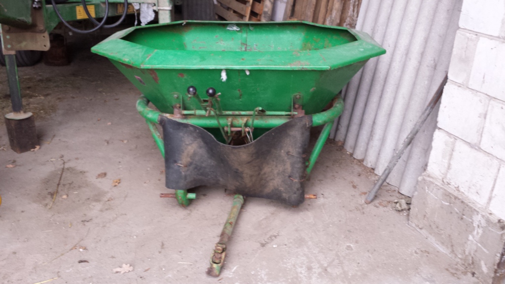 Rozsiewacz Amazone ZA-E 402. 400 litrów