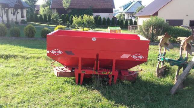 Rozsiewacz KUHN MDS 1121