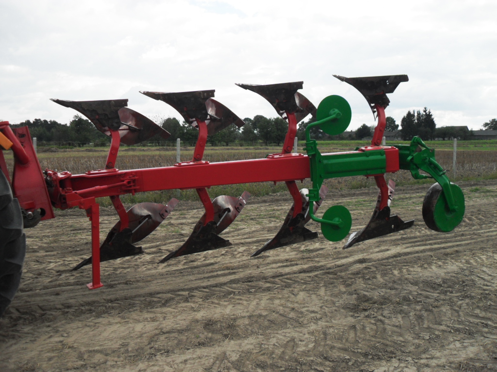 Pług KVERNELAND LD 8 4 skibowy obrotowy Bardzo ładny stan