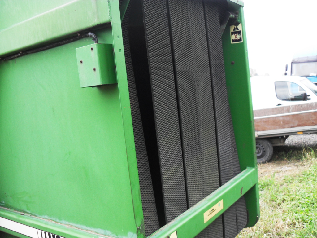 Prasa zwijająca John Deere 550