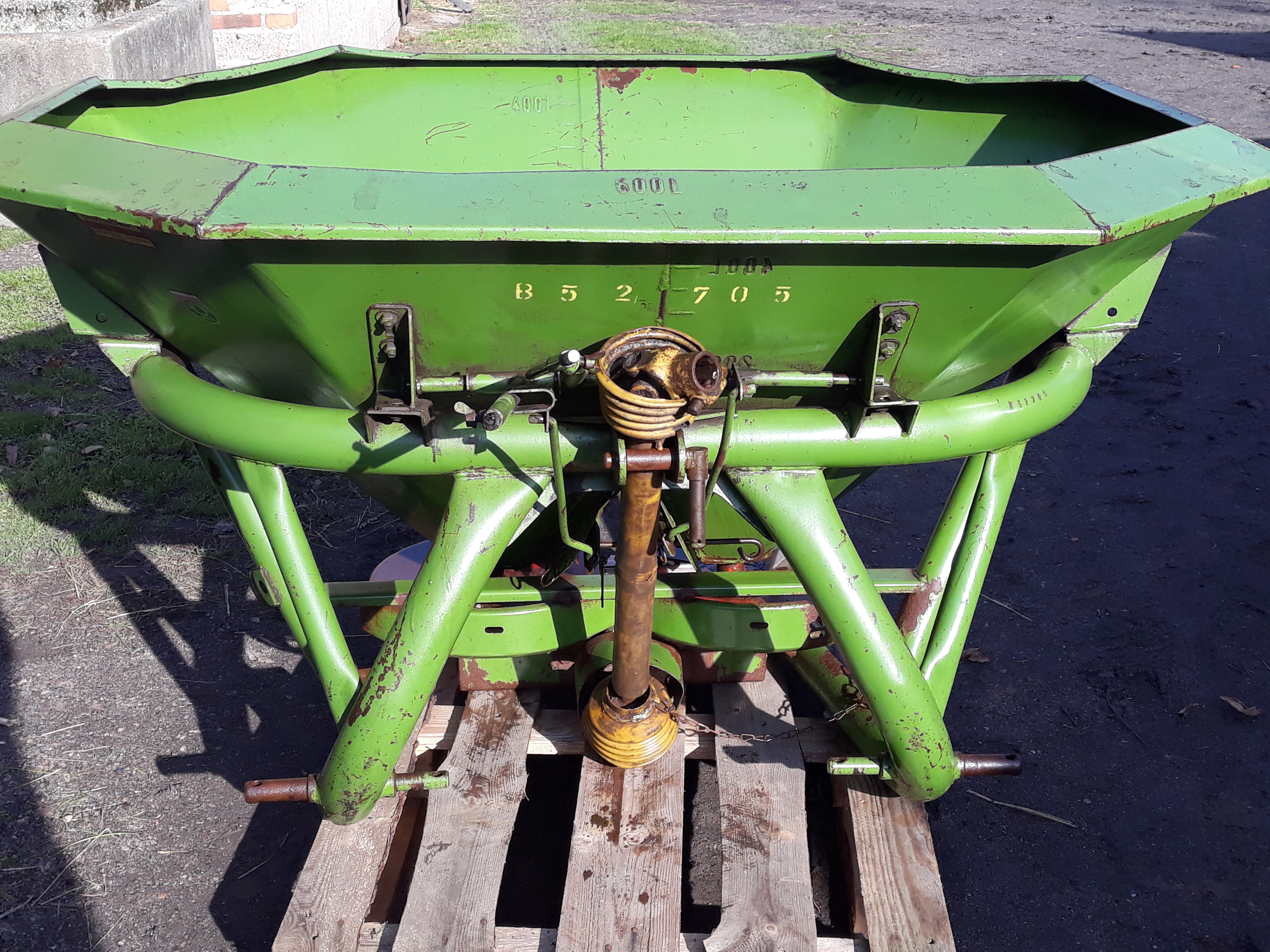 Rozsiewacz nawozu AMAZONE 600l
