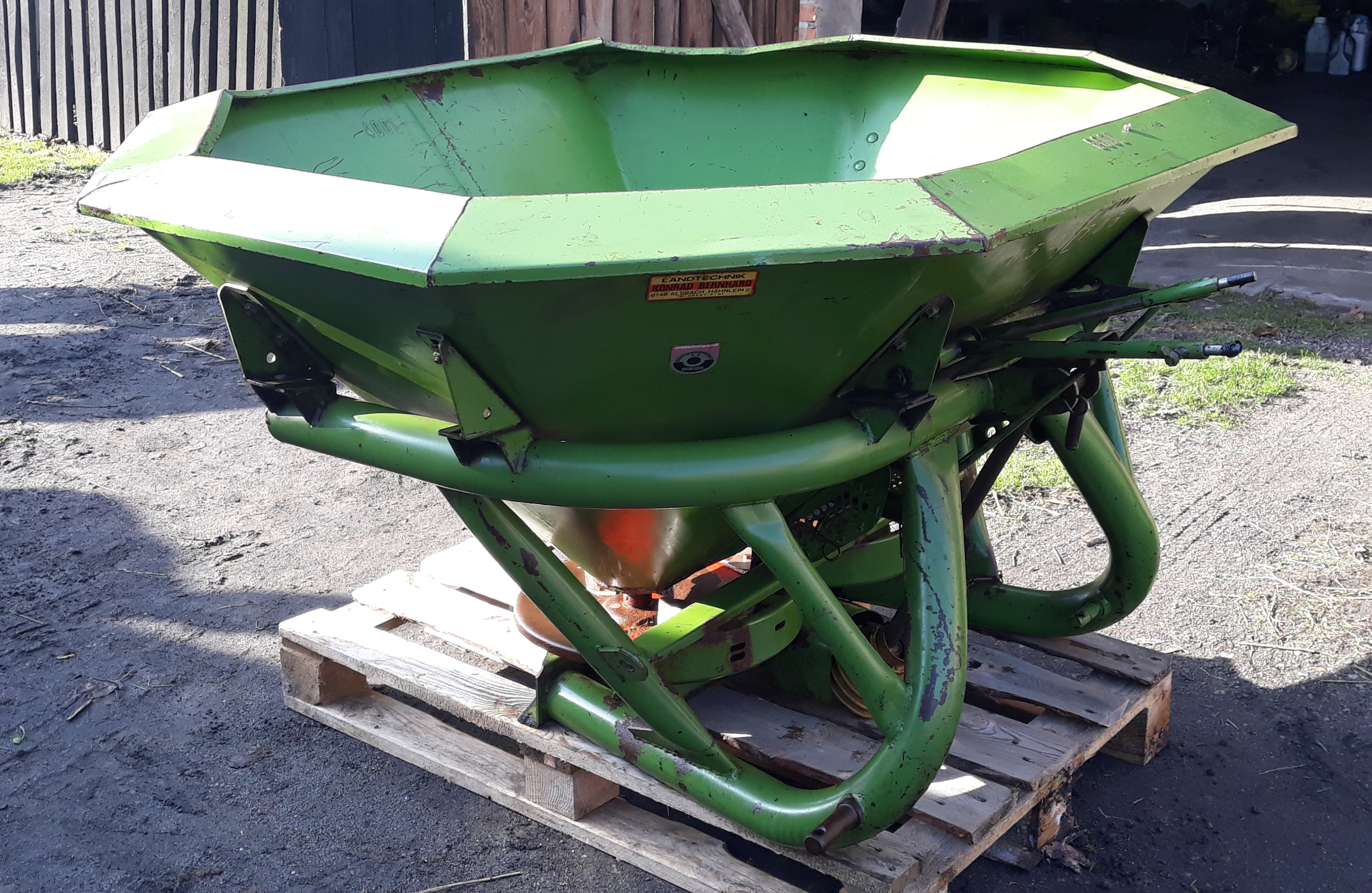 Rozsiewacz nawozu AMAZONE 600l