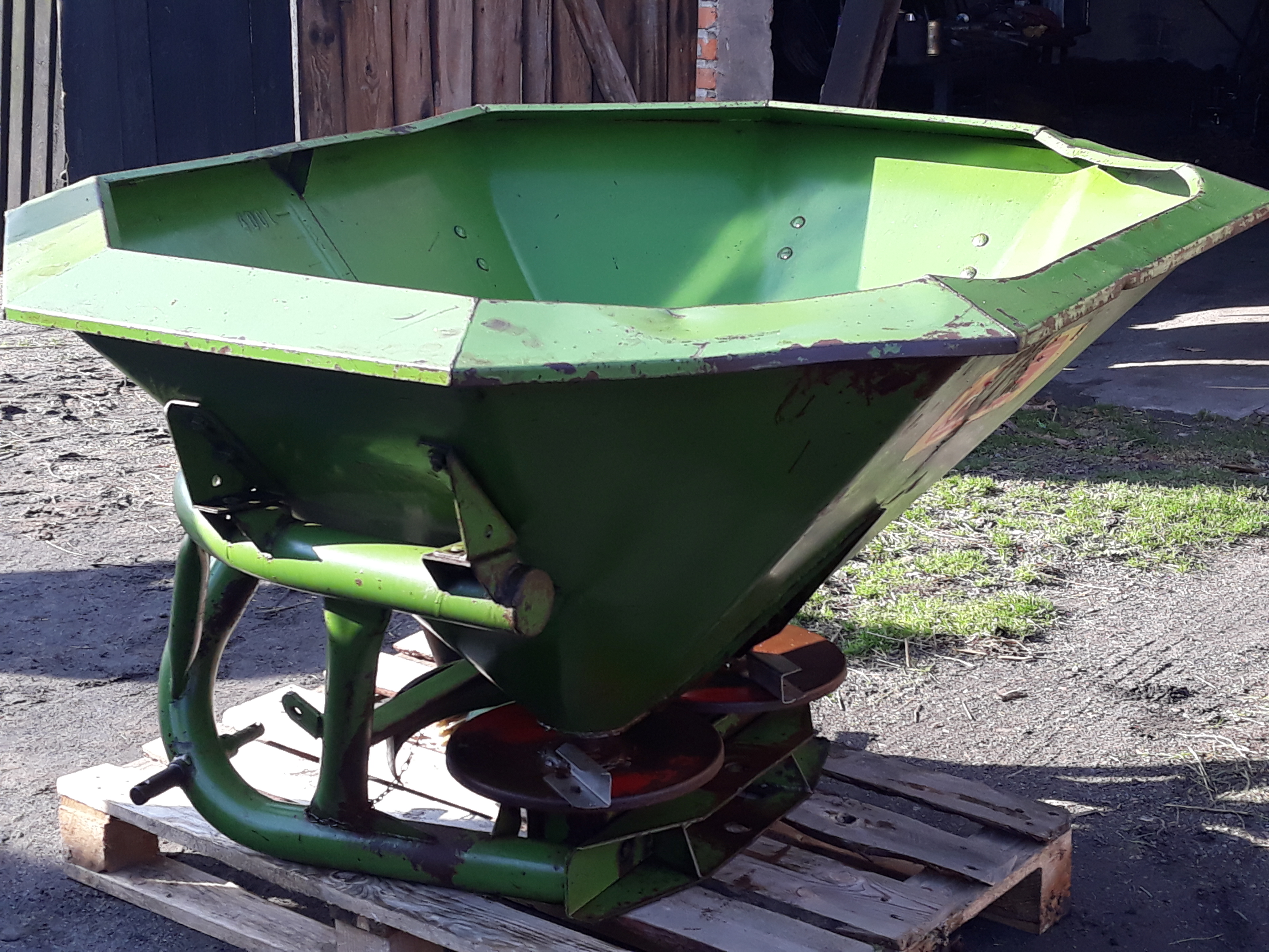 Rozsiewacz nawozu AMAZONE 600l