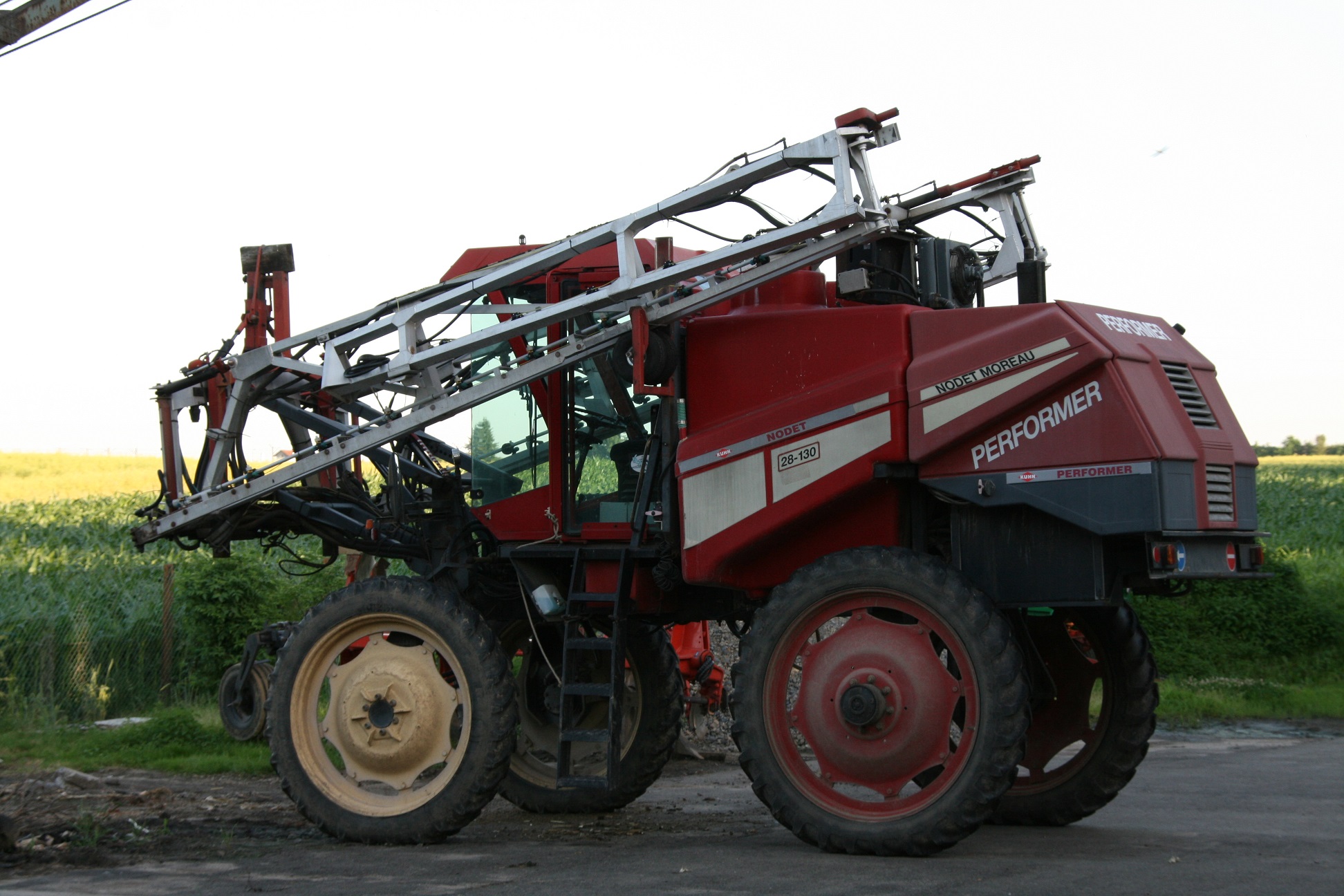 Opryskiwacz samojezdny KUHN NODET Performer / prześwit 130 cm