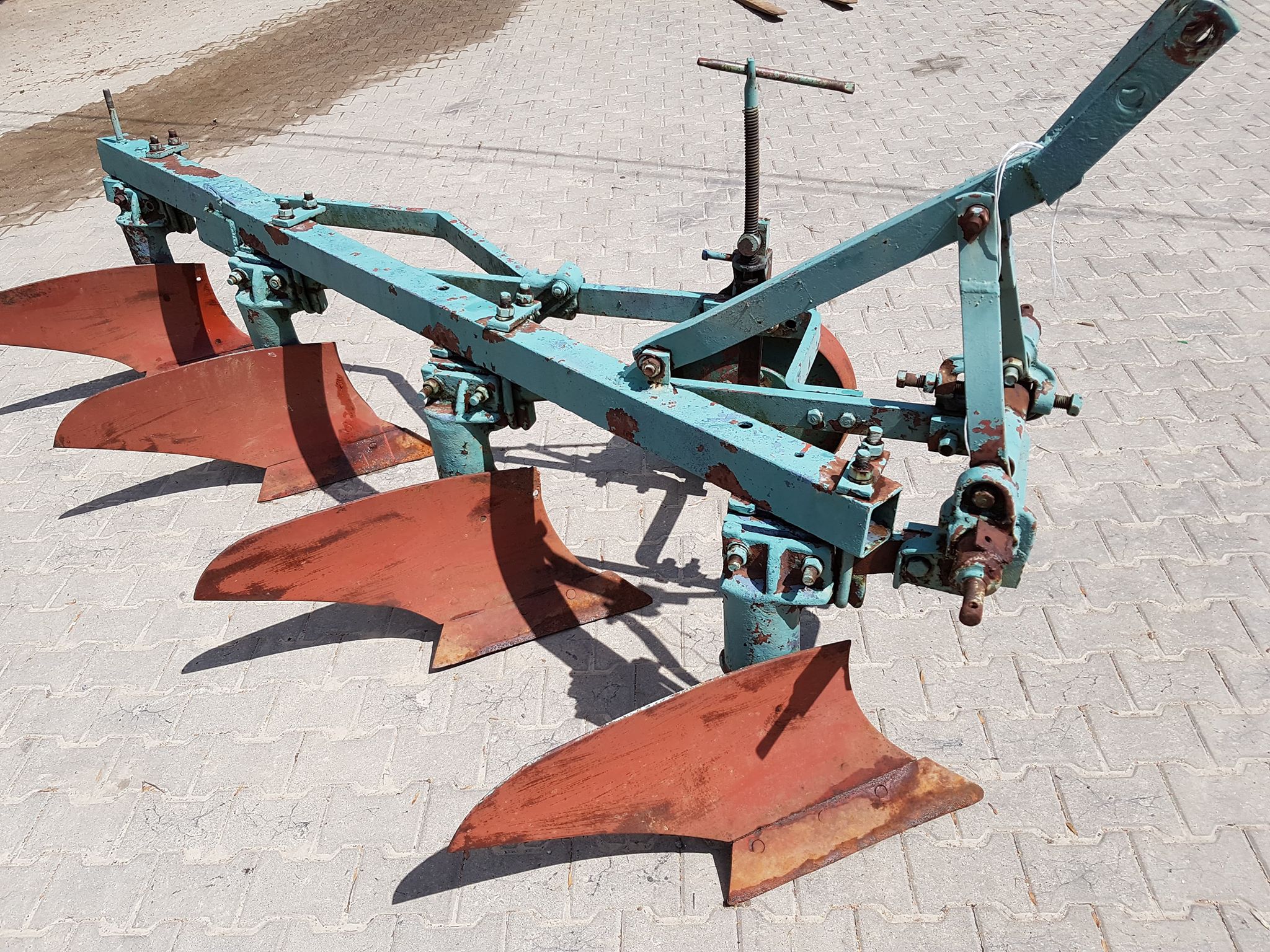 pług 4 skibowy