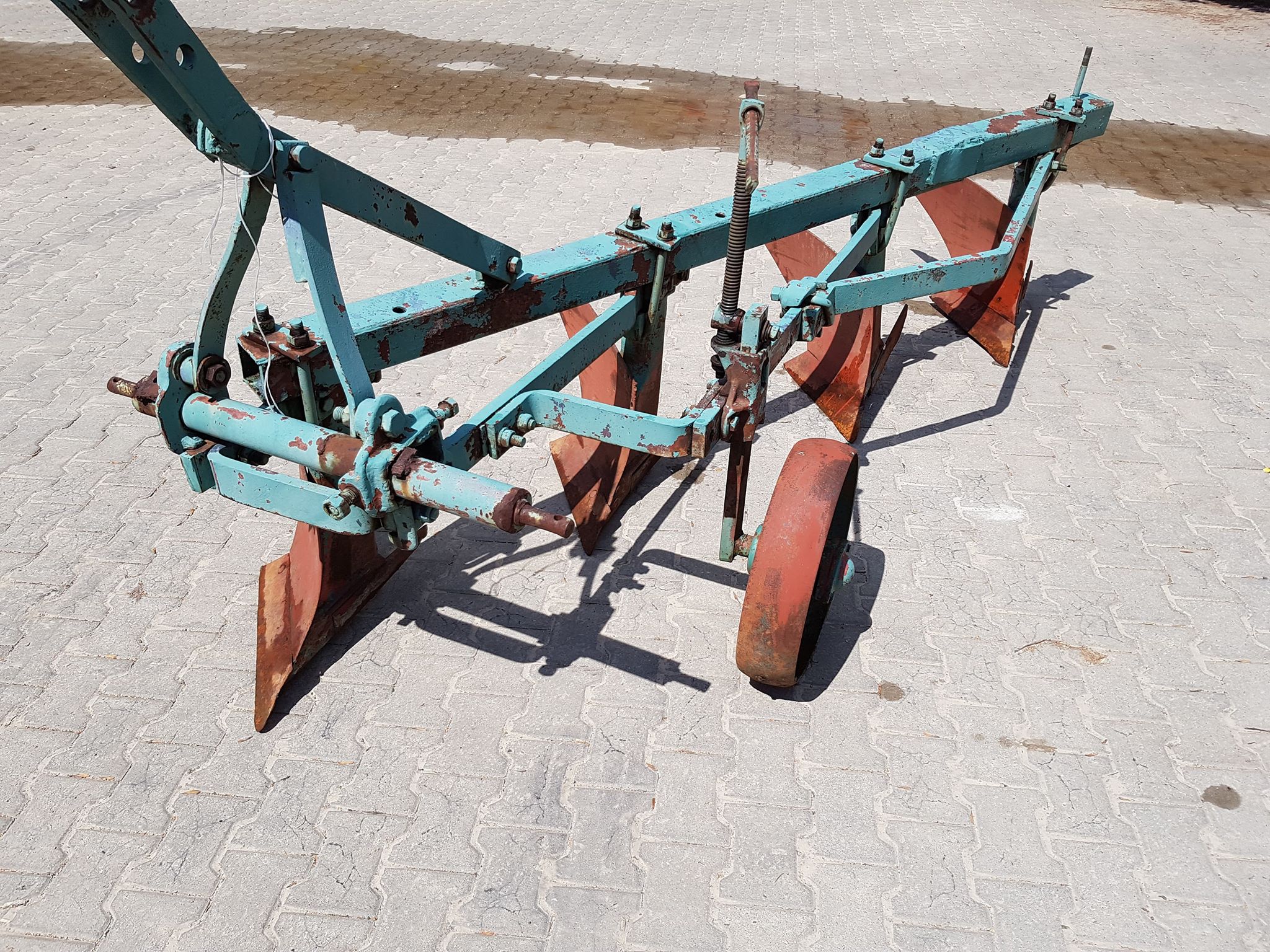 pług 4 skibowy